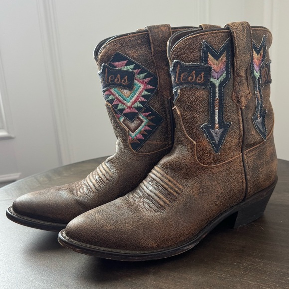 Laredo Blameless Distressed Ankle Western Cowboy Boots - Size 7 - EUC - Brown - Picture 3 of 10